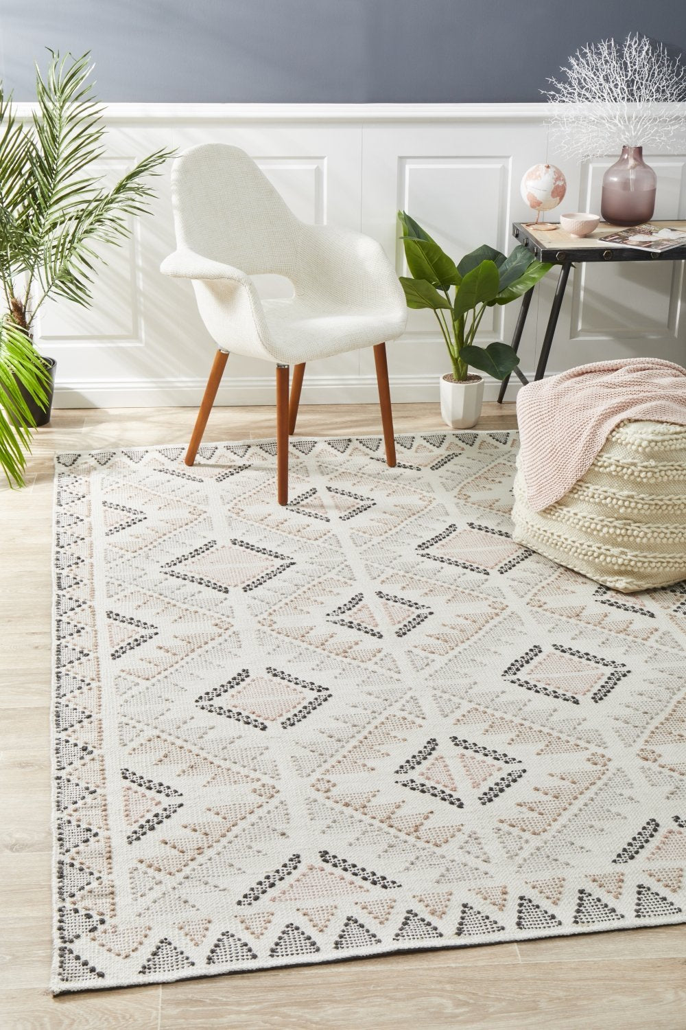 Vidya Rug white Peach